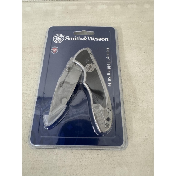 Brand New Collectible Smith & Wesson Victory Folding Pocket Knife - New In Package