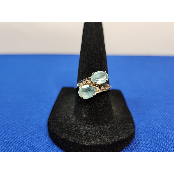 14K Gold Ring with Blue Gemstones - Size 7.5 - 3.3g