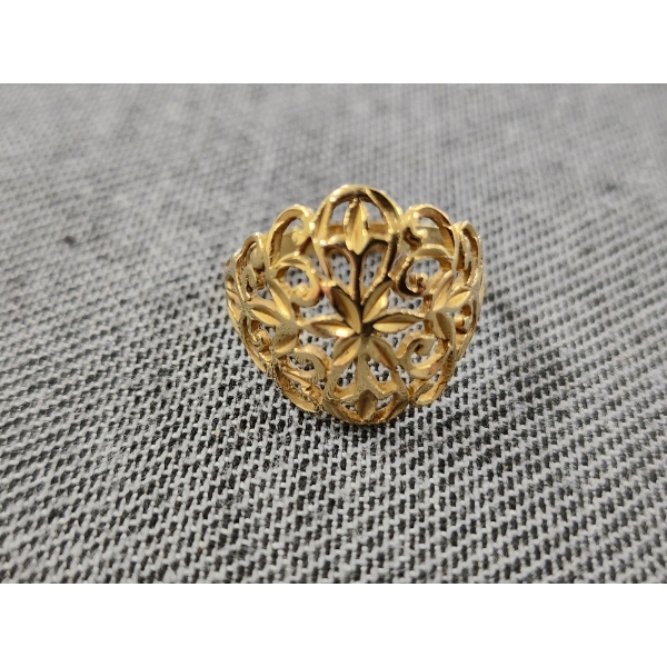 14K Yellow Gold Ring Weighing 3.8 Grams ~ Size 9