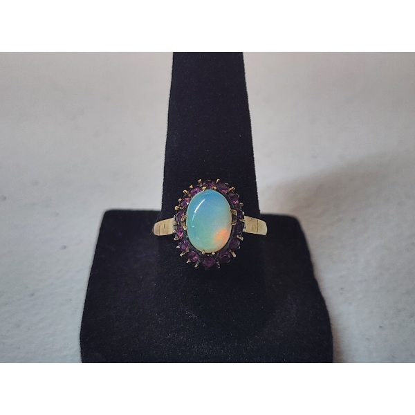 Stunning Vintage-Style Opal Ring Marked as 18K - Size 7.5 - TW: 3.2g - SEE DESCRIPTION! 