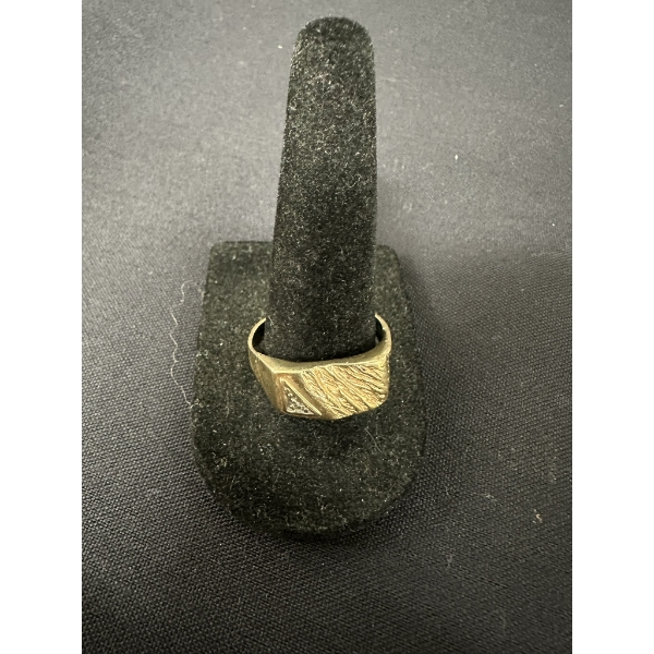 10k Gold Ring Total Weight 3.8g
