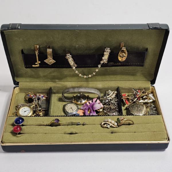 Vintage Mid Century Jewelry Collection In Green Case