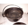Image 2 : Antique Cast Iron 10 Inch Dutch Oven  w / Handle & Self Basting Drip Lid - See Pics