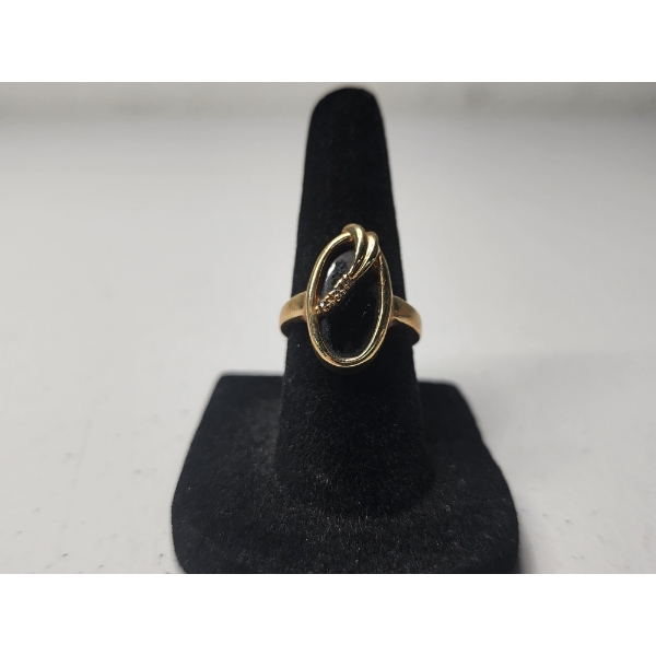 10K Yellow Gold Ring with Oval Black Onyx Gemstone - Size 6 - TW: 4.7g