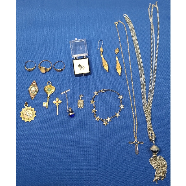 Assorted Costume Jewelry Pieces 