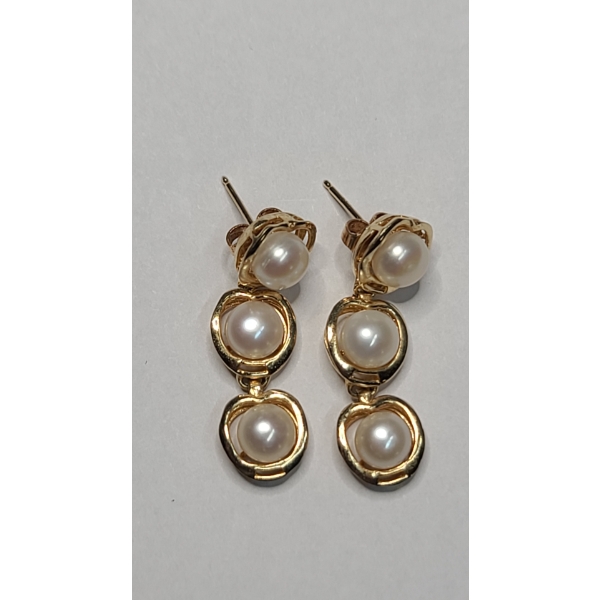 Pair Of 14K Yellow Gold Pearl Dangle Earrings - Total Weight: 4.6g