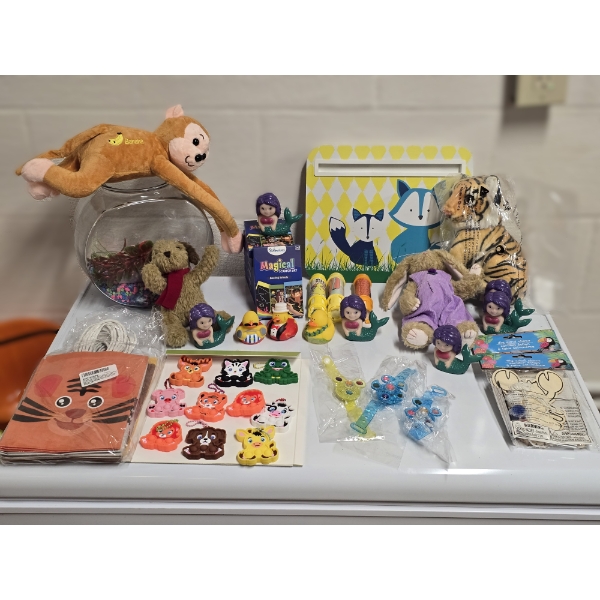 Kids Bundle incl Tablet Desk, Fish Bowl, Sidewalk Chalk and More