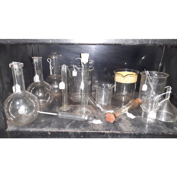 Large Grouping Of  15 Chemists Flasks & Vessels - See Pics For Contents