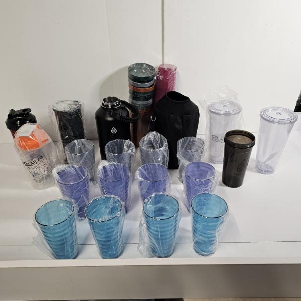 Lot of 25 Assorted Drinkware Items Including 16 US Acrylic Splash Tumblers and Mixed Drinkware