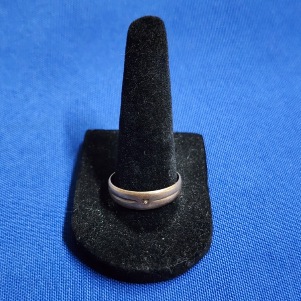 10K Gold Ring With Small Center Stone Weighing 2.5 Grams ~ Size 10 