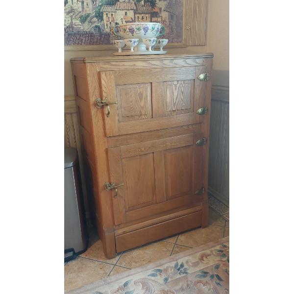 RARE - In Excellent Condition... Antique Oak Kitchen Galvanized Lined Ice Box 