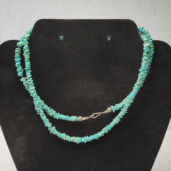 Beautiful Turquoise Beaded 30" Necklace 