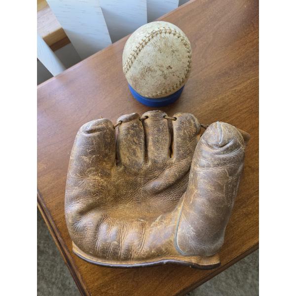 PICKUP IN CANTON - Vintage Spaulding Mitt And Ball 