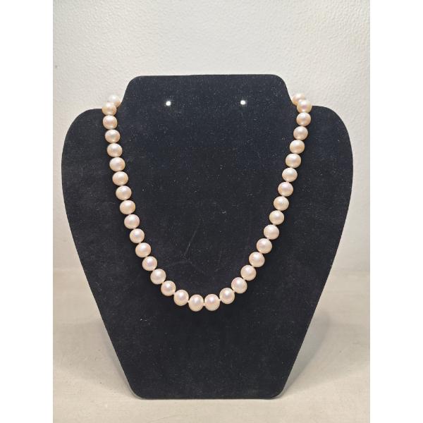 Stunning Freshwater Pearl Necklace 