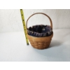 Image 6 : Small Longaberger Discovery Basket with Fabric Liner - Great Condition! 