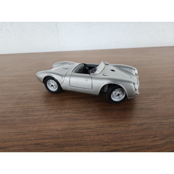 Maisto 1:18 Scale Diecast Model Porsche 550 A Spyder