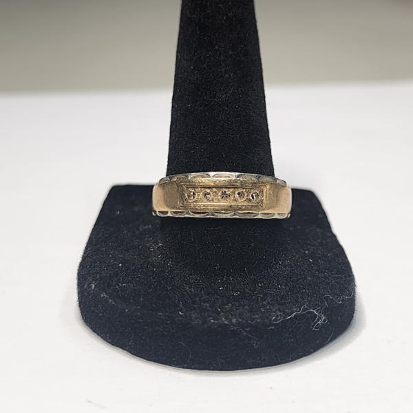 Beautiful Two-Tone 14K Gold Ring with 5 Small Diamonds - Size 10 - Total Weight: 5.3g