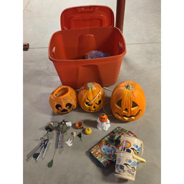 *Pick Up At Mantua Home-No Shipping Available* Plastic Storage Tote With Lighted Electric Jack O Lan