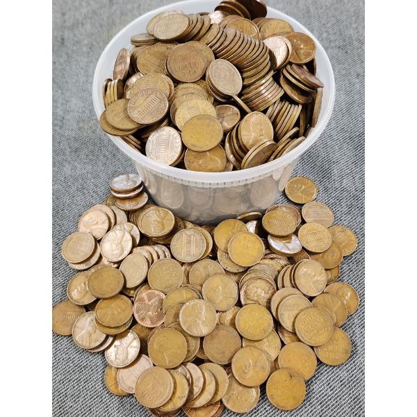 HUGE Assortment of United States Pennies ~ $10.00 Face Value ~ Featuring Many Wheats &  Steel