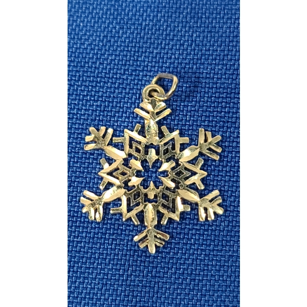14K Gold Snowflake Pendant - Weight: 1.1g