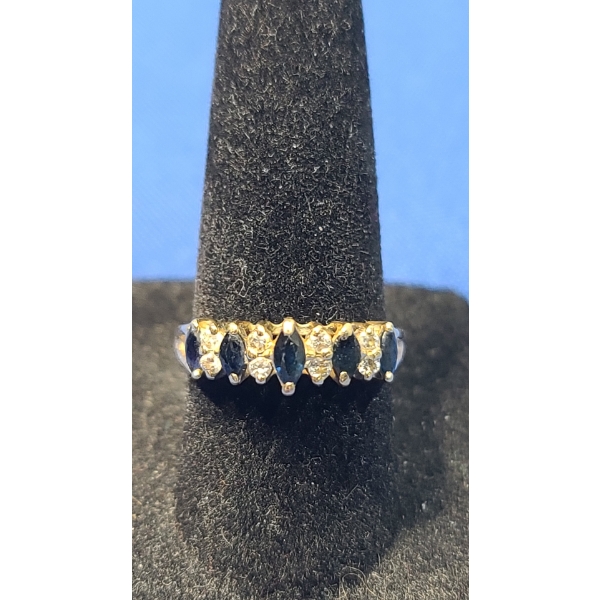 14K Women's Gold Ring With Dark And Clear Stones - Size: 7 - Weight: 2.4g