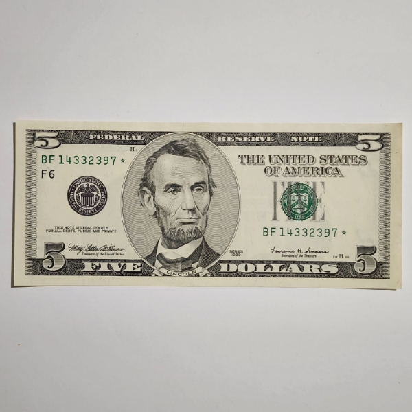 Very Nice Uncirculated 1999 United States $5 Federal Reserve STAR Note 