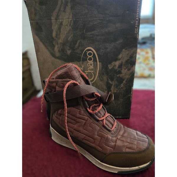 BRAND NEW Chaco Borealis Quilt Boots - Size 11 - Color Brown