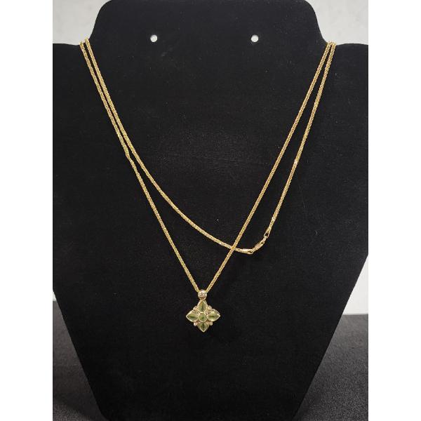 Beautiful 10K Gold 36" Necklace with Green Stone 10K Gold Flower Pendant - TW: 5.9g