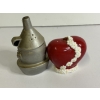 Image 5 : Wizard of Oz "Tin Man & Heart" Salt & Pepper Shakers - 1998 WB