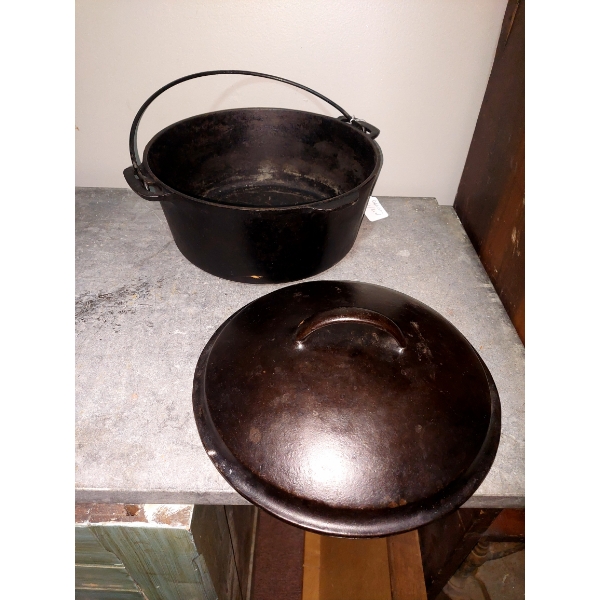 Antique Cast Iron 10 Inch Dutch Oven  w / Handle & Self Basting Drip Lid - See Pics