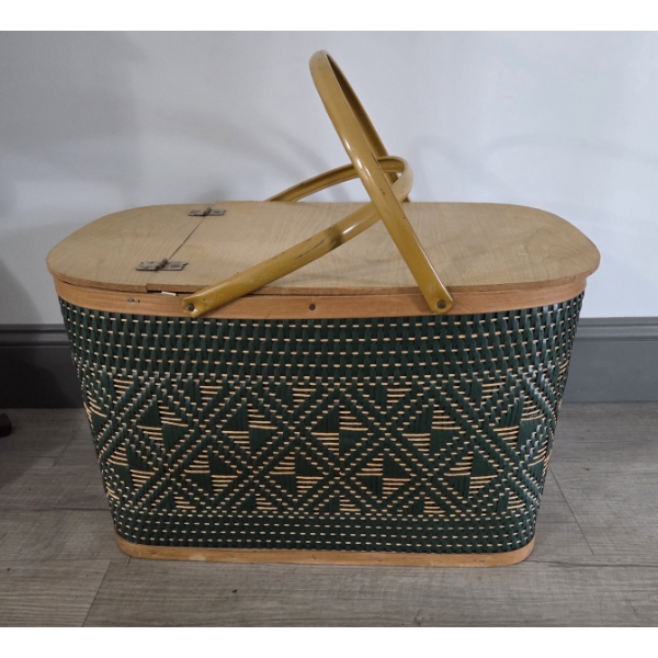 Pick Up Off Site- 115 Ely St. Alliance Oh. Large Wicker Picnic Basket
