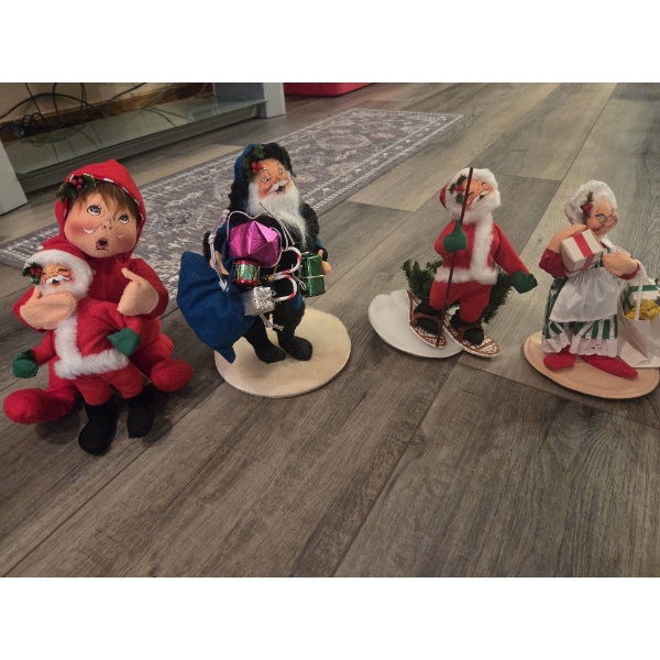 Eight Santa & Mrs. Claus Vintage, Famous Collectable Annalee Felt Dolls