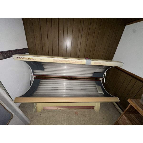 1st Of 5 - Professional TANNING BED - Pickup In Wellsville 3 / 7 See Pics
