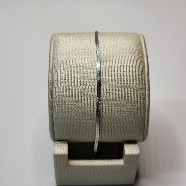 Beautiful 14K White Gold Herringbone Bracelet - 7" - TW: 1.5g