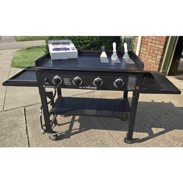 Blackstone Model 1554 36" Griddle with 2 Side Trays and Mobile Base - Lightly Used Condition