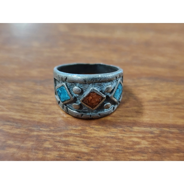 Nice Sterling Silver & Turquoise Ring Ft. Two Colors of Turquoise ~ Weighing 8.1 Grams ~ Size 9