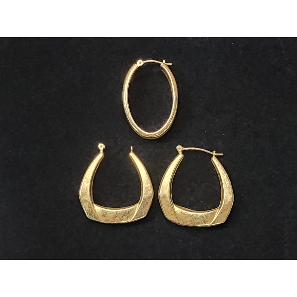 14K Yellow Gold Pair of Hoop Earrings & One Loose 14K Hoop Earring TW: 3.4g