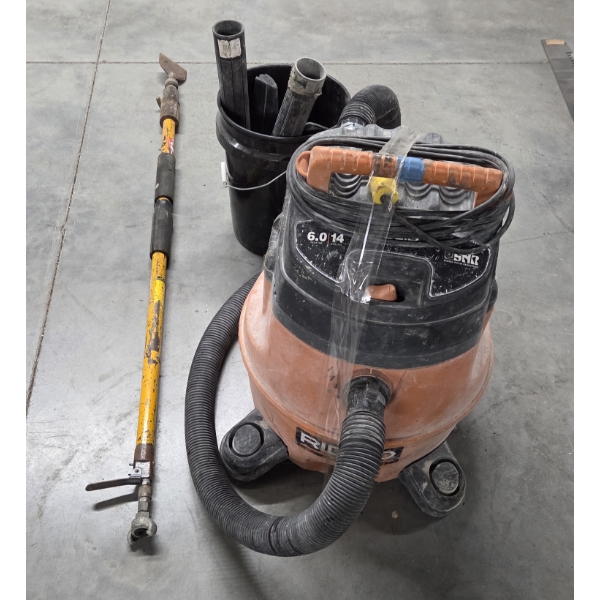 Five Gallon Ridged Shop Vac With Attachments And 5' Air Spade