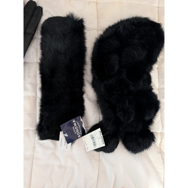 New Wilsons Leather Fur Ear Band, Scarf And Leather Gloves, Two Vintage Handbags, Wallet, And Compac