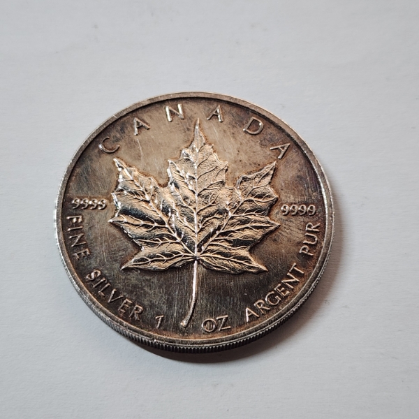 Royal Canadian Mint 1 oz .9999 Fine Silver 1993 Canadian Maple Leaf $5 Coin