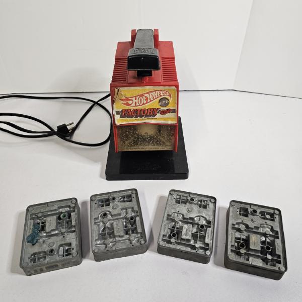 Vintage 1969 Mattel Hot Wheels Factory Plastix Toy Playset With Four Metal Vehicle Molds And Storage