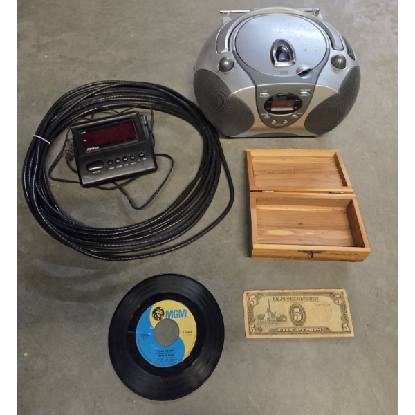 Great Condition Portable CD Player Radio, Digital Alarm Clock, New Cable Wire & More! 