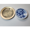 Image 1 : x2 Decorative Plates: Fans Dag Sled Riding 1973 & Currier & Ives The Trout Stream 1977 
