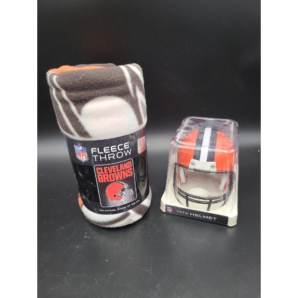 Cleveland Browns Fleece Throw Brand New & Mini Cleveland Browns NFL Helmet - Riddell 