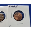 Image 10 : Assorted United States Lincoln Cents Including (1) 2025 Penny & (10) Assorted Years Wheat Pennies
