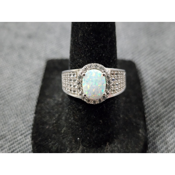 BEAUTIFUL & STUNNING Sterling Silver Opal Ring ~ Size 7 ~ Weighing 3.7 Grams ~ DON'T MISS THIS!