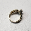 Image 4 : Stunning 14K Gold Two-Tone Ring with Diamond Center-Stone - Size 10 - Total Weight: 11.2g