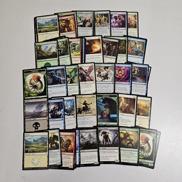 Over 100 Assorted MTG Magic The Gathering Trading Cards ~ Mostly From the Dominaria Set