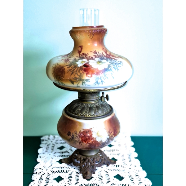 PICKUP IN NORTHFIELD - Antique GWTW Table lamp - Display Piece - See Description