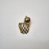 Image 2 : 14K Yellow Gold Basketball & Hoop Pendant - Total Weight: 1.0g